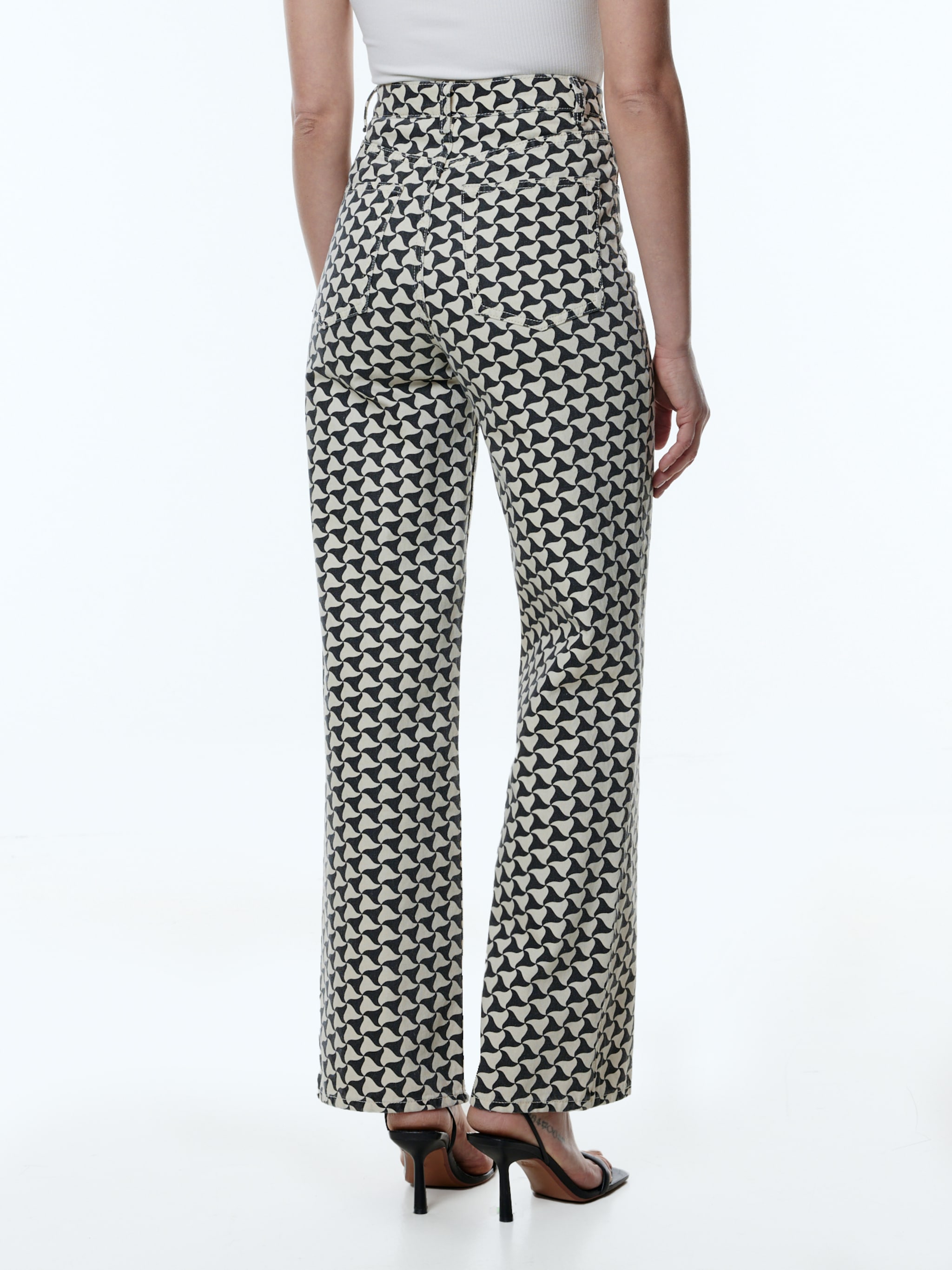 EDITED Producten Jeans 'Avery' Beige