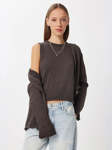 Happiness İstanbul Strickjacke in Braun: Vorderseite