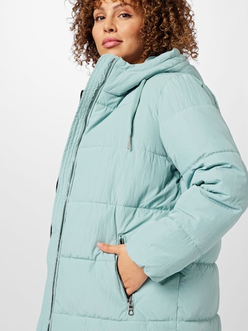 Manteau d’hiver 'Dolly' ONLY Carmakoma en vert