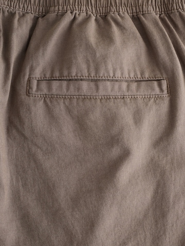 Effilé Pantalon cargo Next en marron