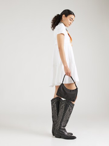 Rochie de vară de la Monki pe alb
