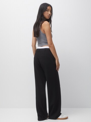 Wide leg Pantaloni cutați de la Pull&Bear pe negru