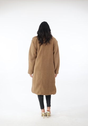 Cappotto invernale di Elara in marrone