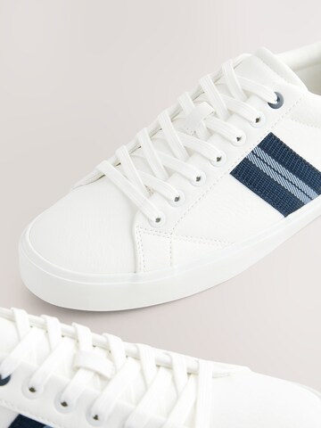 Baskets basses Next en blanc