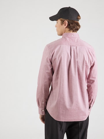 Coupe regular Chemise GANT en rouge