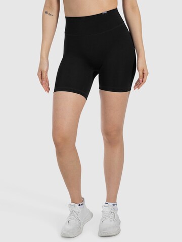 Smilodox Slimfit Shorts ' Darbie ' in Schwarz: Vorderseite