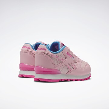 Sneaker de la Reebok pe roz