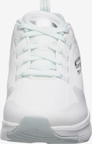 Baskets basses SKECHERS en blanc