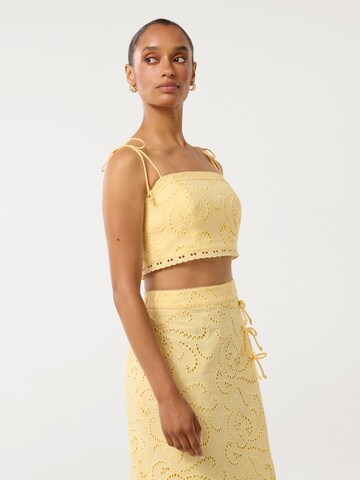 Forever New Petite Top 'Emelia' in Gelb