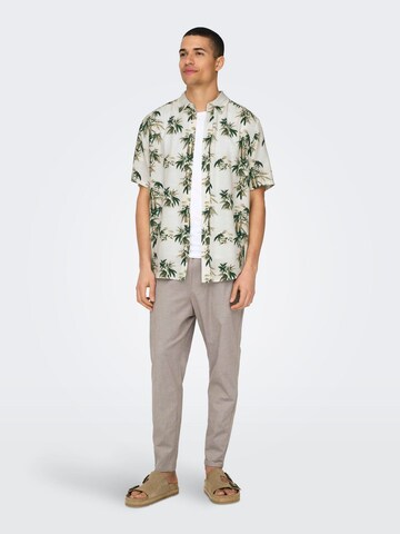 Coupe regular Chemise 'BOLD' Only & Sons en blanc