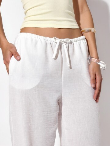 Busem - Regular Calças 'Hose' em branco