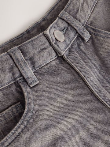 Next Loosefit Shorts in Grau