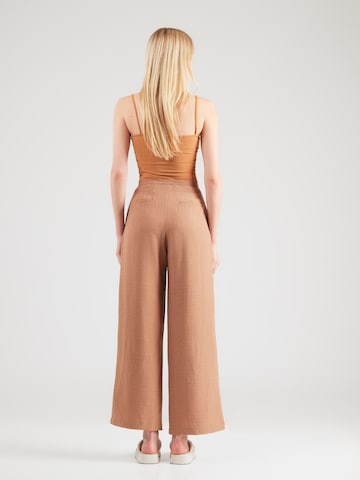 Wide Leg Pantalon à pince 'Zuri' ABOUT YOU en marron