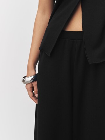 Next Tapered Housut värissä musta