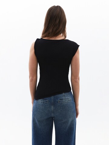 OXXO T-Shirt in Schwarz