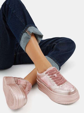 Sneaker bassa di Bershka in rosa: frontale