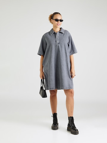 Abito camicia 'CARGry' di ONLY Carmakoma in grigio