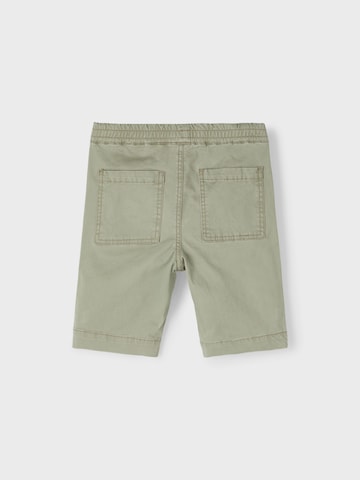 NAME IT Regular Shorts 'Ryan' in Grün