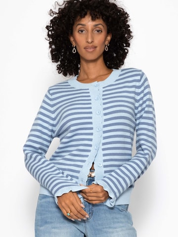 SASSYCLASSY Strickjacke in Blau: Vorderseite