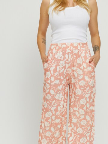 mazine Loosefit Stoffhose ' Cherry Printed ' in Orange: Vorderseite