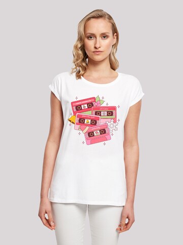 T-shirt 'Christmas Retro Song Tapes Pink' F4NT4STIC en blanc : devant