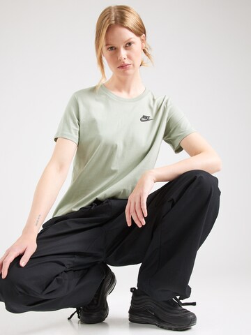 Nike Sportswear Футболка 'Club Essential' в Зеленый