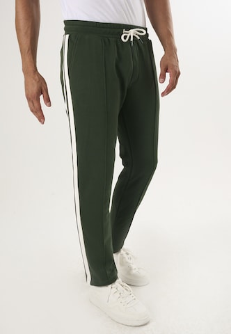 Felix Hardy Regular Trousers in Green