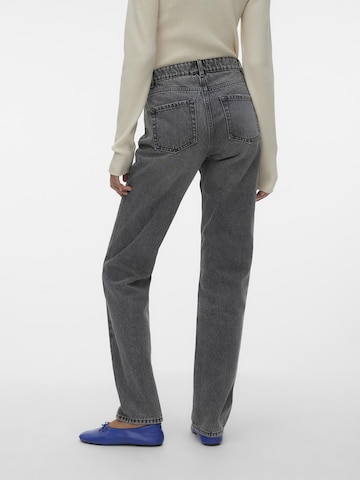 regular Jeans 'HAILEY' di VERO MODA in grigio