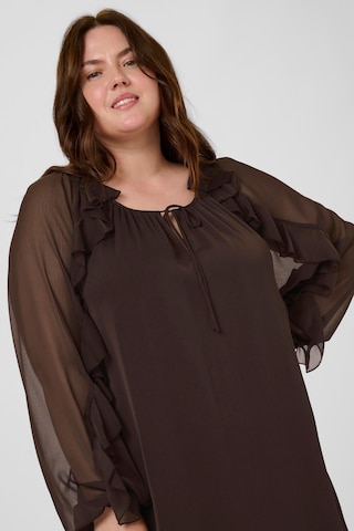 KAFFE CURVE Oversized dress in Brown