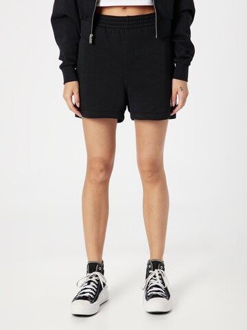 CONVERSE Regular Shorts in Schwarz: predná strana