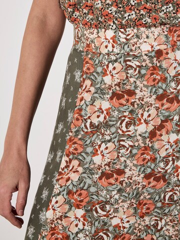 Apricot Floral Patchwork Print Midi Skirt ' ' in Grün