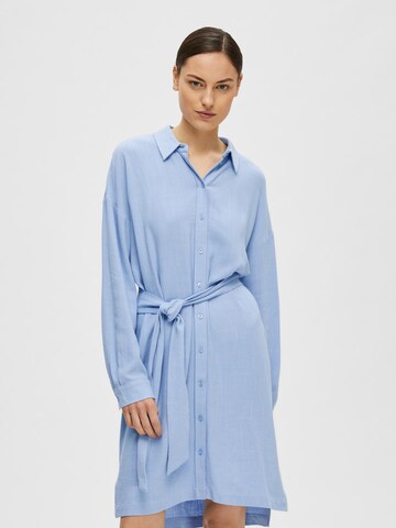 Robe-chemise 'Viva-Tonia' SELECTED FEMME en bleu : devant