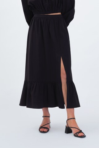 Aligne Skirt in Black: front