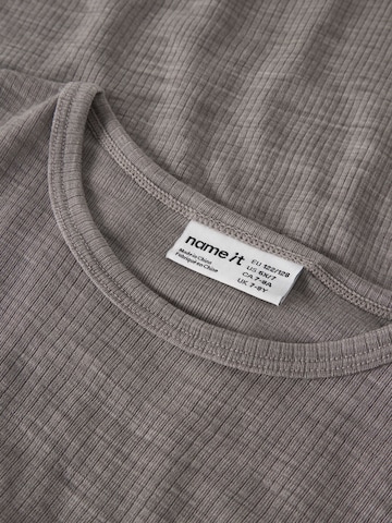 Maglietta di NAME IT in grigio