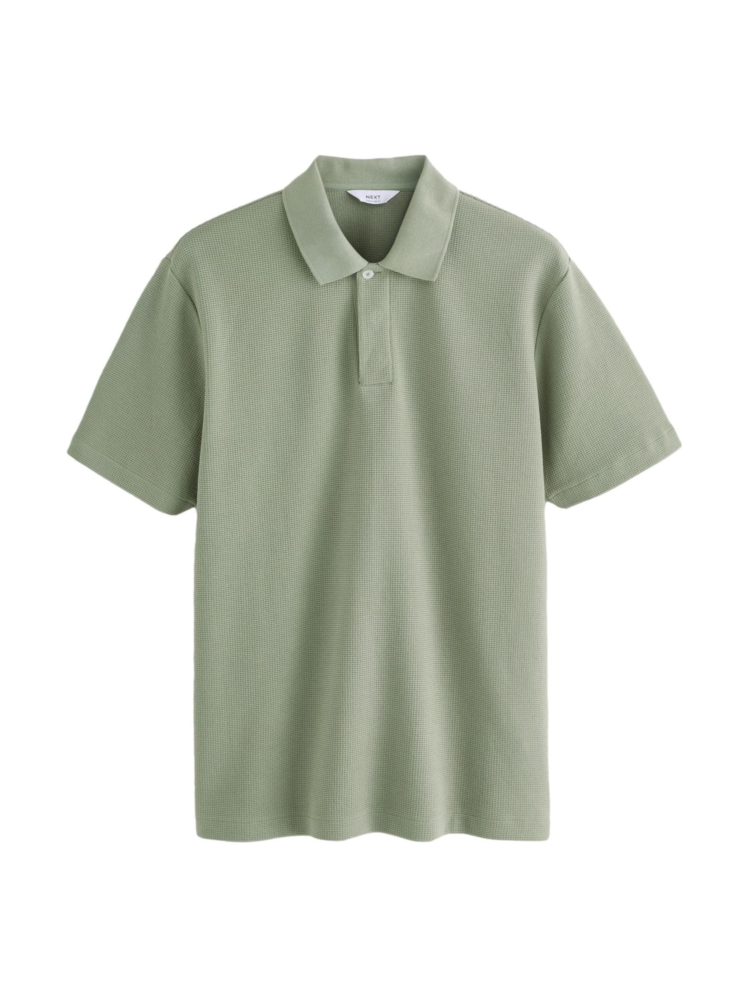 Tricou de la Next pe verde: față