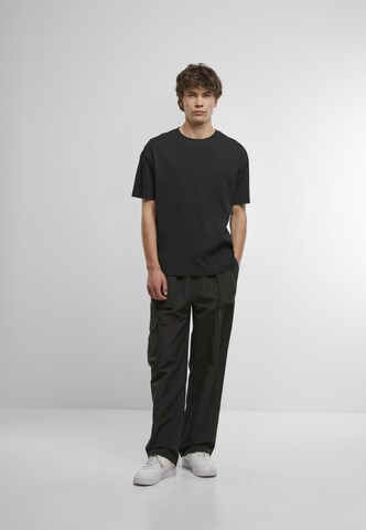 Urban Classics Loose fit Cargo Pants in Black