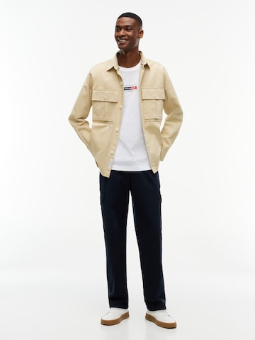 Maglietta 'BRAND LOVE' di TOMMY HILFIGER in bianco