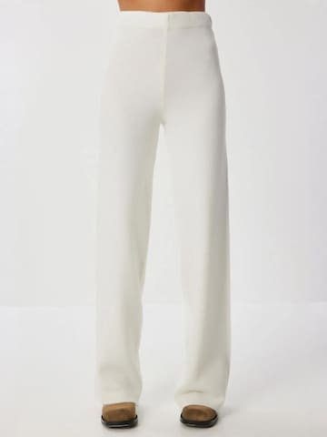 Completo pantalone di Happiness İstanbul in beige