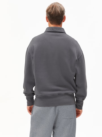 Sweat-shirt 'ICONIC Å TEMAAL' ARMEDANGELS en gris