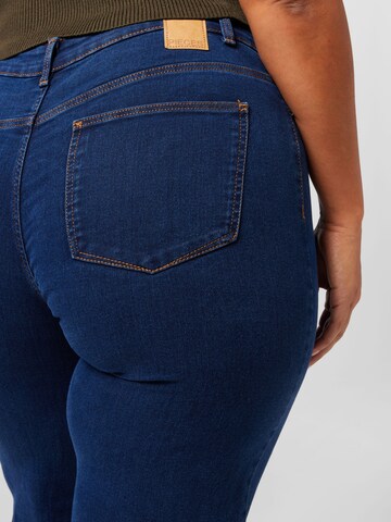 PIECES Curve Regular Jeans 'PEGGY' in Blau