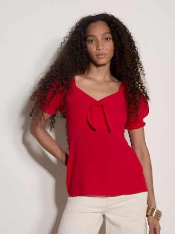 Chemisier ' ' Apricot en rouge : devant