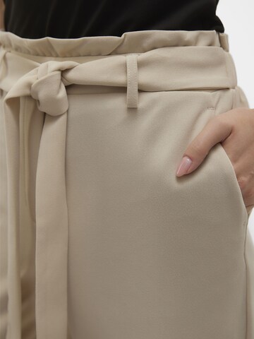 Regular Pantalon VERO MODA en gris