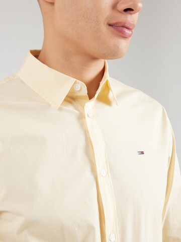 Slim fit Cămașă de la Tommy Jeans pe galben