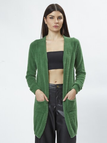 Giacchetta di Influencer in verde: frontale