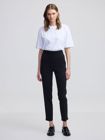 Ipekyol Regular Trousers with creases in Black: front