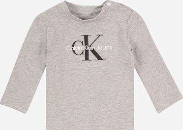 T-Shirt Calvin Klein Jeans en gris : devant
