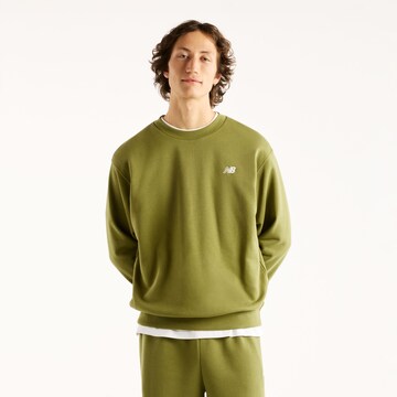 new balance Sweatshirt 'Essentials' in Grün: Vorderseite
