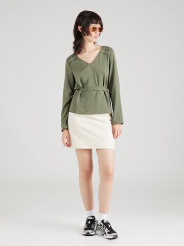 ABOUT YOU Blouse 'Julika' in Groen