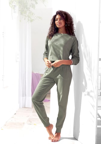 Pyjama 'Dreams' VIVANCE en vert : devant