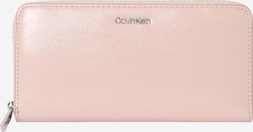 Calvin Klein Wallet in Pink: front